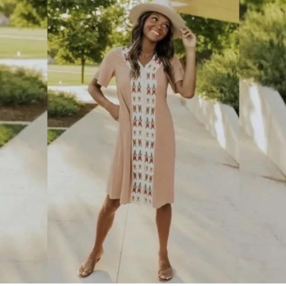 Prairie dress with functional buttons